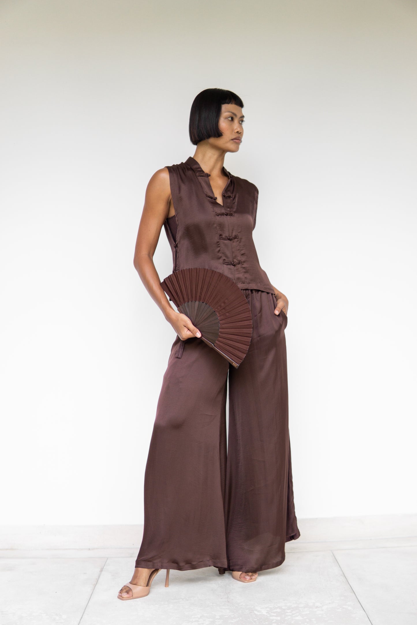 Temple Fan – Silk – Brown Wood