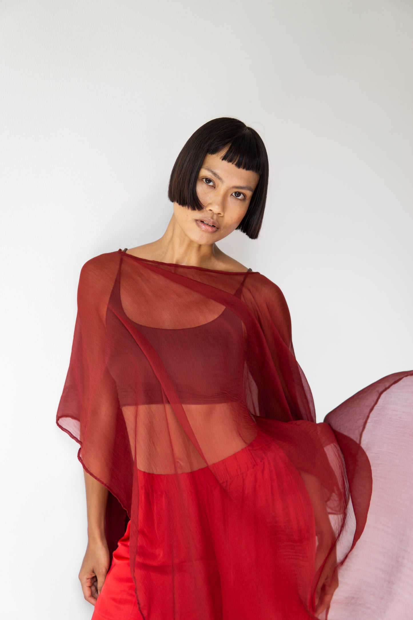 Yun Poncho – Silk Crinkle – Sacred Maroon