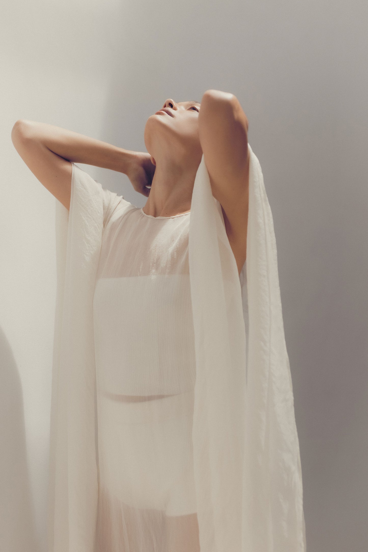 Yun Poncho - Silk - White Lotus