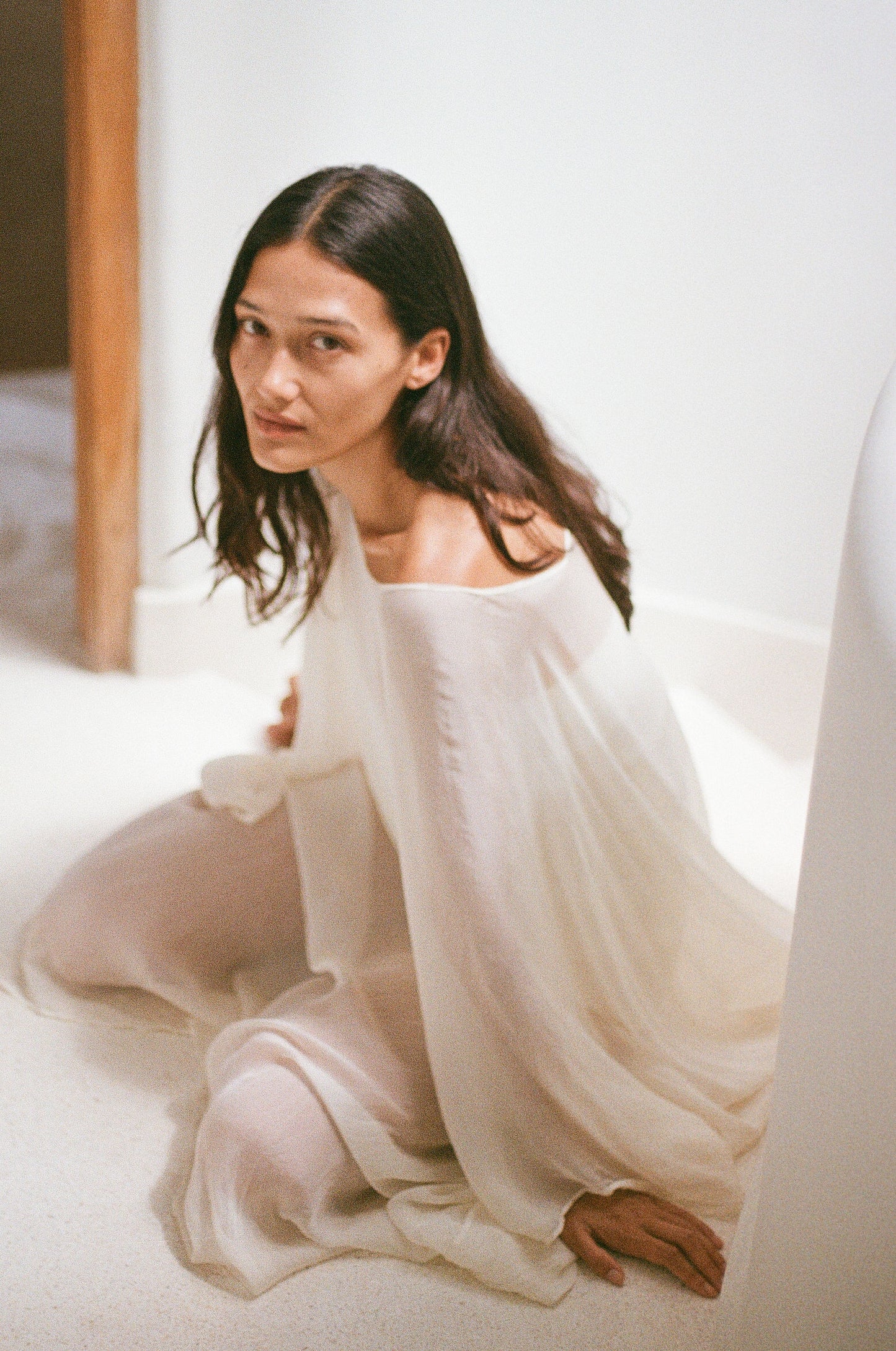 Yun Poncho - Silk - White Lotus