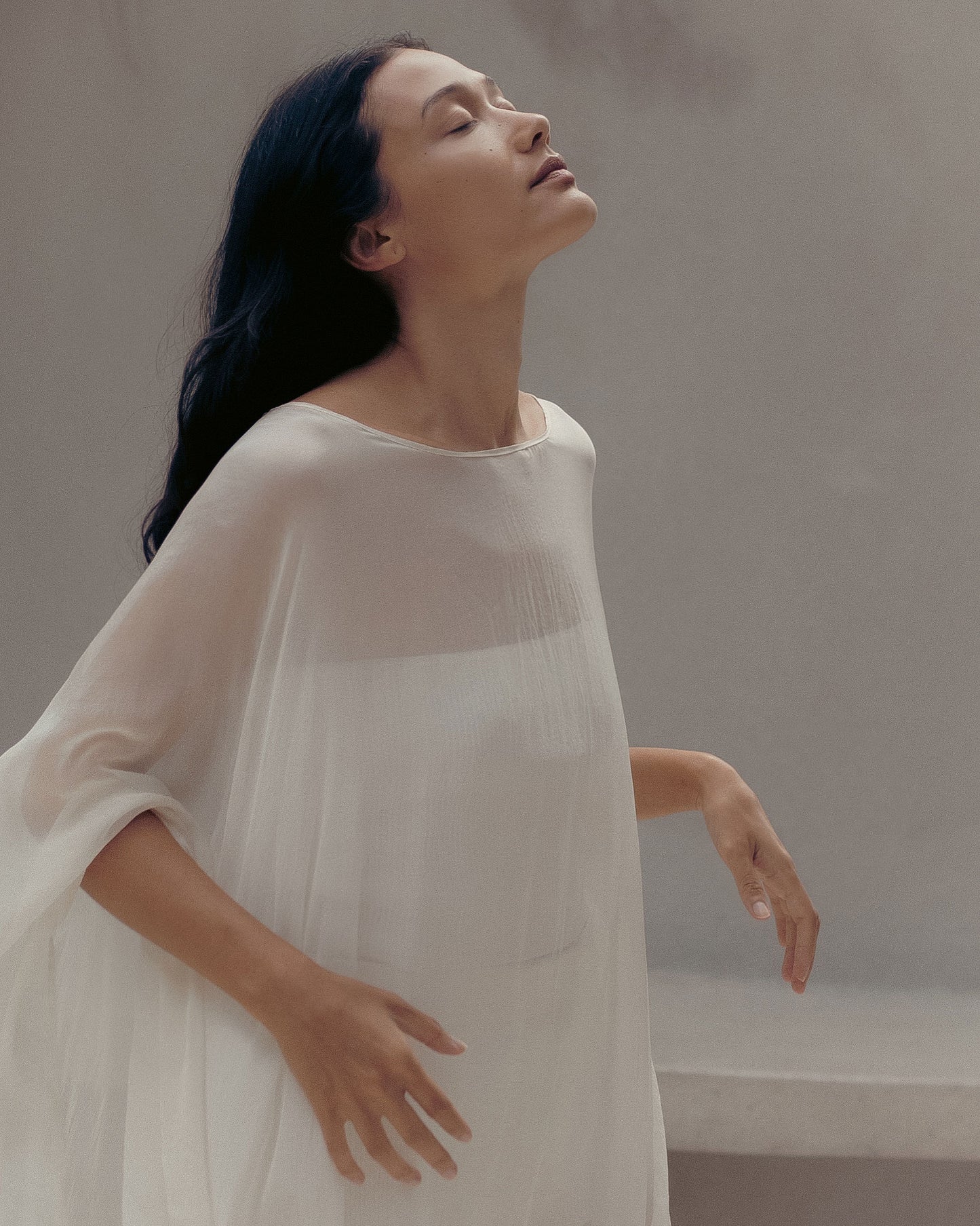 Yun Poncho - Silk - White Lotus