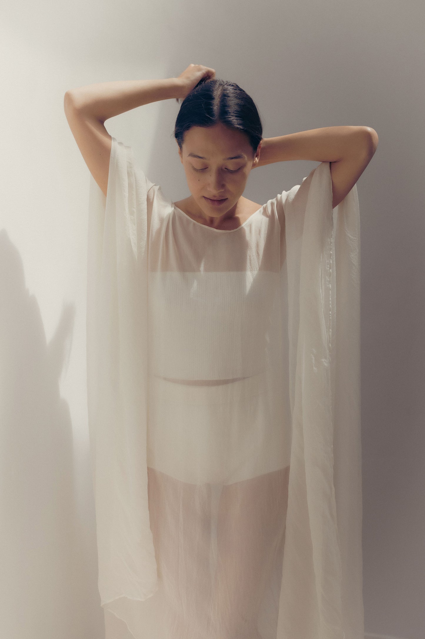 Yun Poncho - Silk - White Lotus