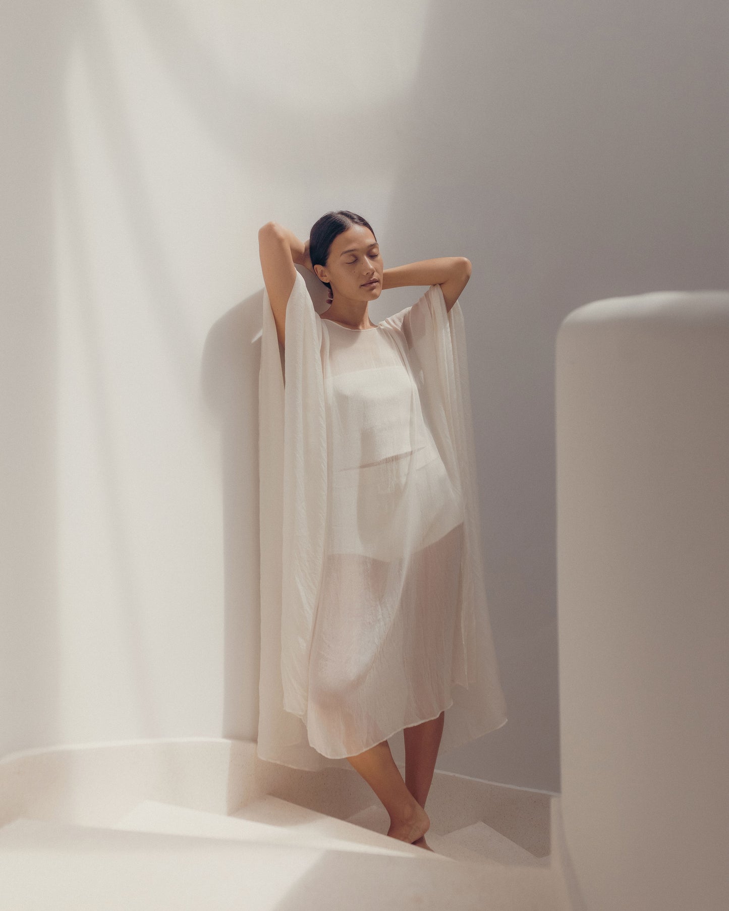 Yun Poncho - Silk - White Lotus