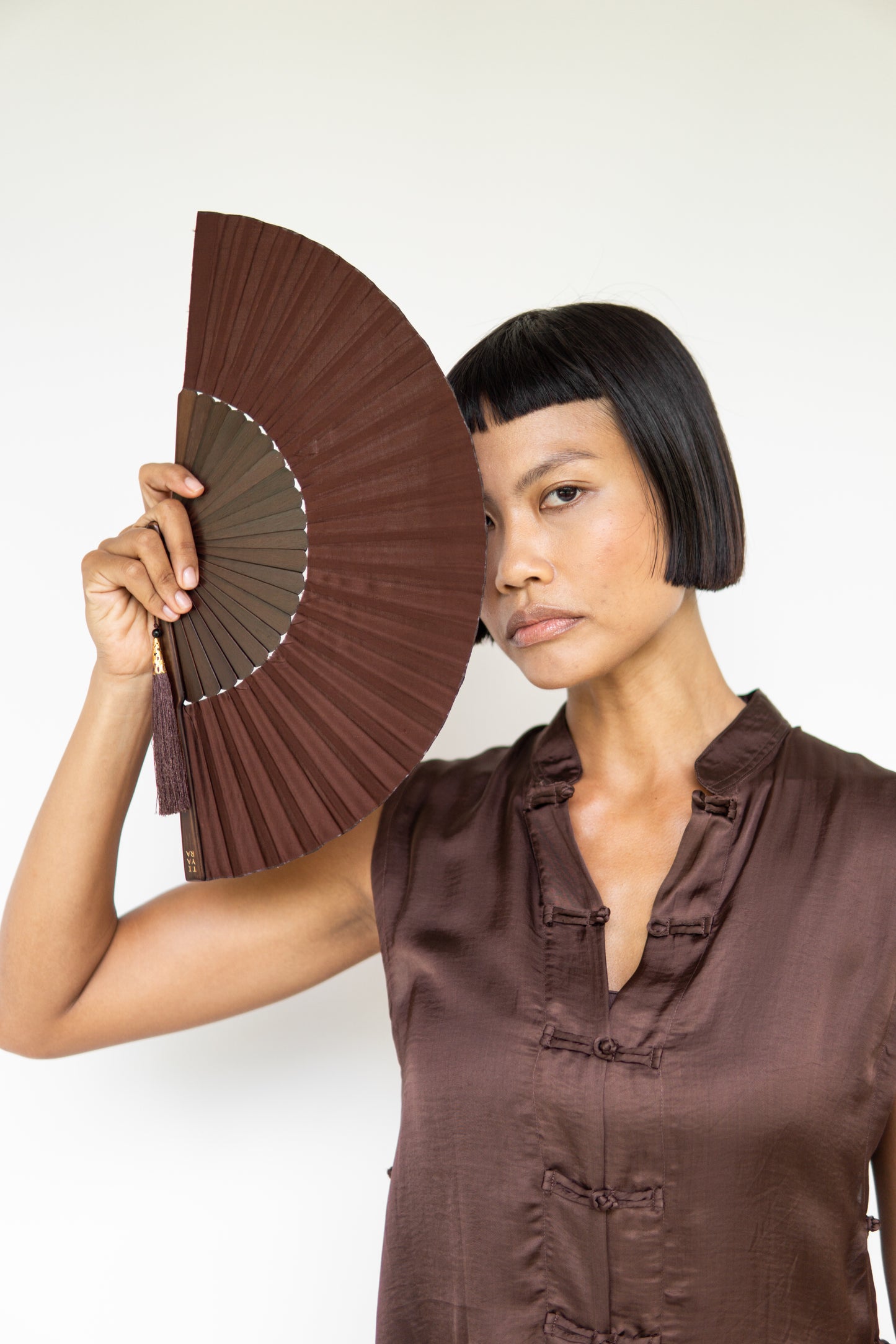 Temple Fan – Silk – Brown Wood