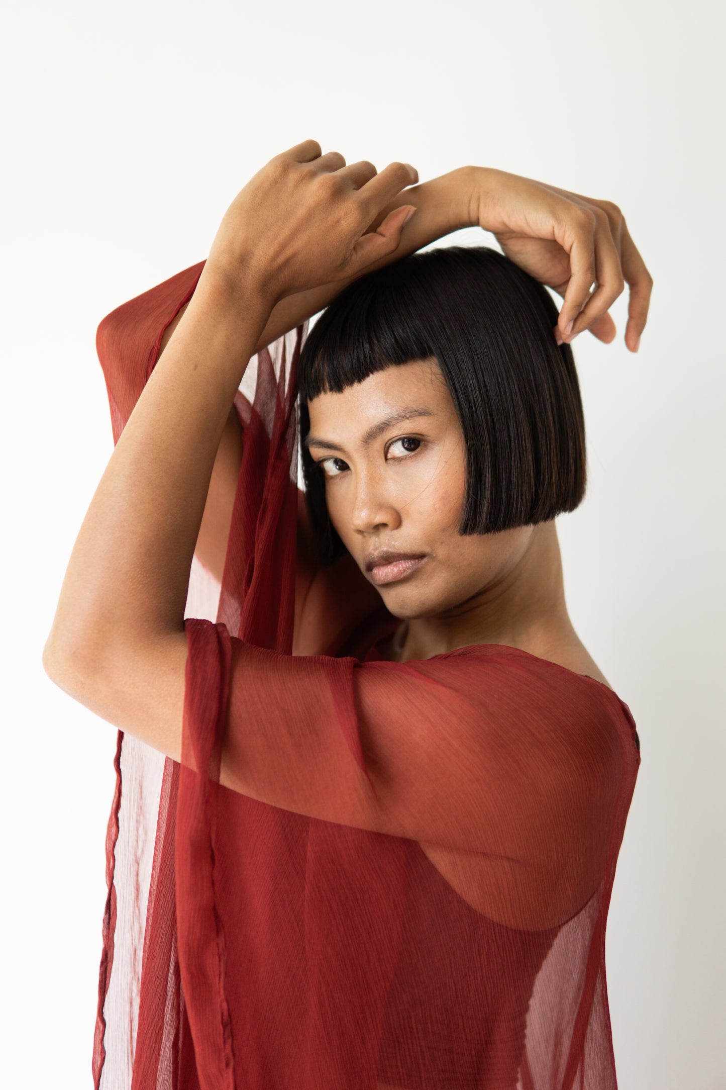 Yun Poncho – Silk Crinkle – Sacred Maroon