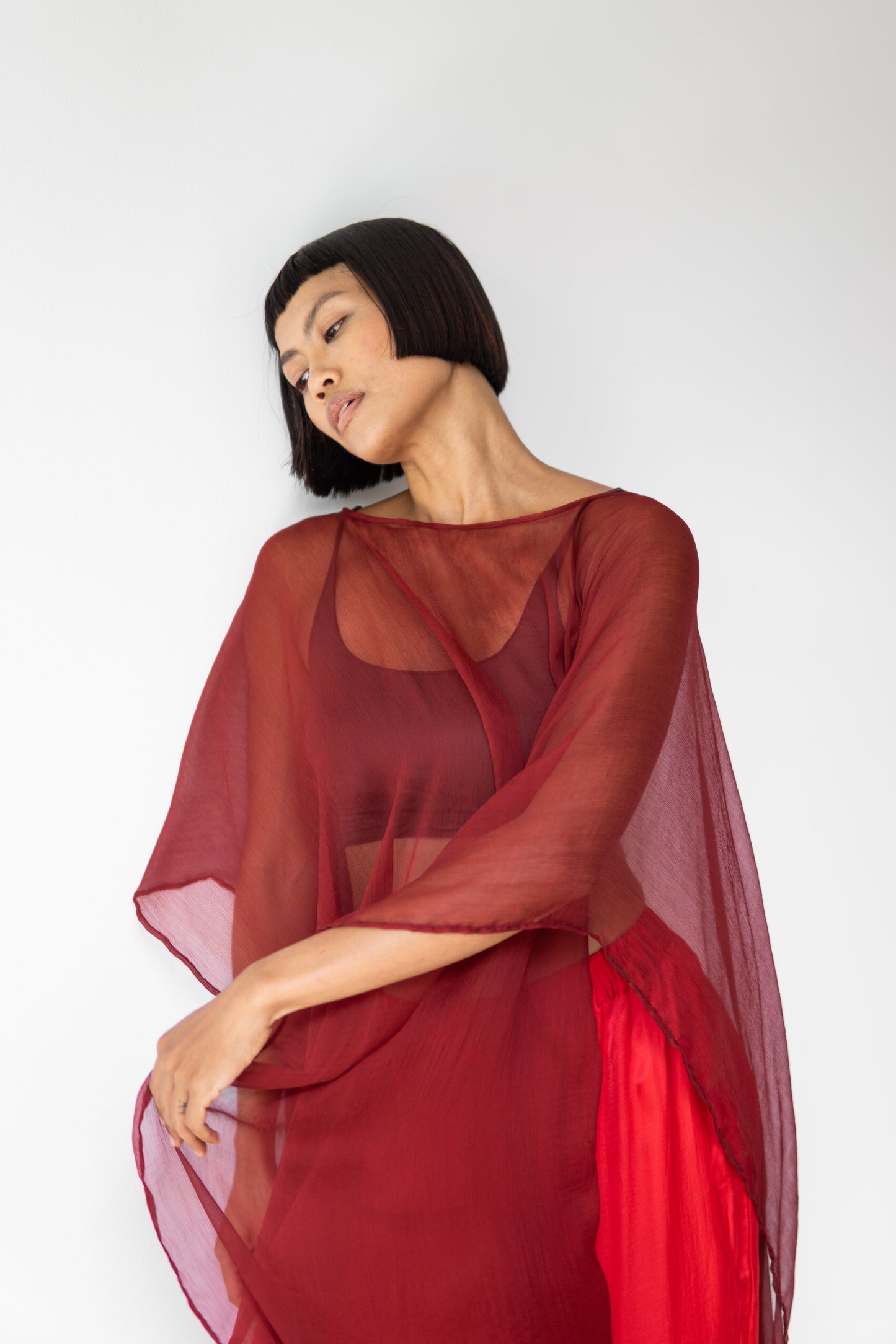 Yun Poncho – Silk Crinkle – Sacred Maroon